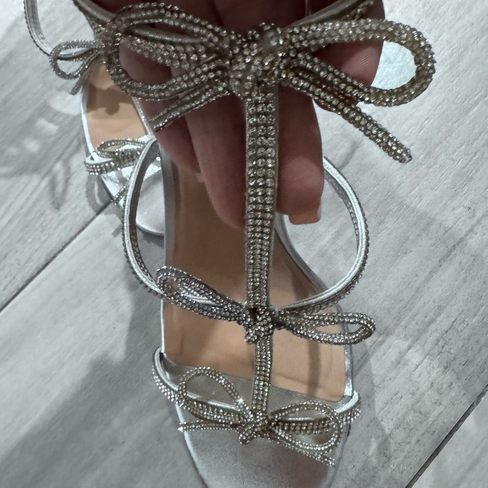 Women's Nolino Beaded Bow T-Strap Dress Sandals - Picture 7 of 10